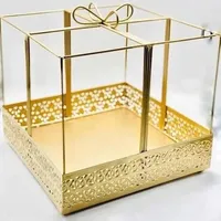 Panier en métal doré élégant et très demandé pour cadeaux de mariage et emballages cadeaux, provenant d'un fournisseur indien