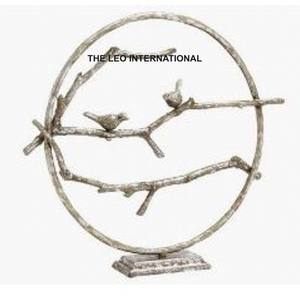 Cadeaux d'affaires : Paires de trois objets de style occidental, design feuillage plaqué or, base en aluminium et marbre - Product Image 5