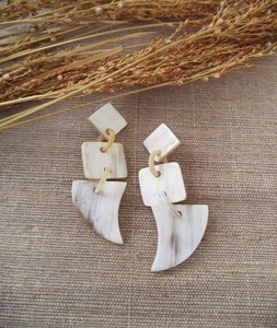 Boucles d'oreilles en corne de buffle de qualité supérieure et produit en corne naturelle polie, prix personnalisé, boucles d'oreilles 100% en corne véritable - Product Image 2