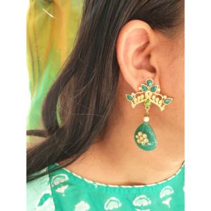 Boucles d'oreilles vertes artisanales avec Kundan et placage d'or pour femmes bijoux de vêtements ethniques indiens traditionnels - Product Image 1