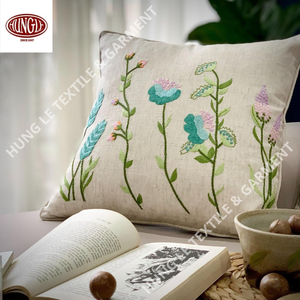 Vente en gros Oreiller à broderie d'animaux floraux Muti-couleurs pour la décoration intérieure Coussin élégant pour améliorer la décoration intérieure - Product Image 1