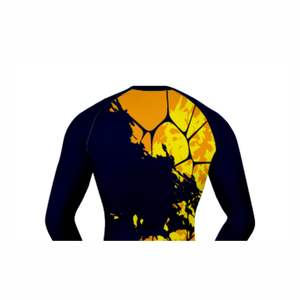 Rash Guard personalizable para unisex Hecho a pedido con características transpirables y de protección UV - Product Image 5