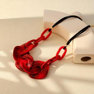 Collier Statement Oversize en Résine Audacieuse à Maillons Épais, Fait Main, Bijou de Mode Élégant pour Femme, Léger, Idéal pour Fête et Modèle - Product Image 2