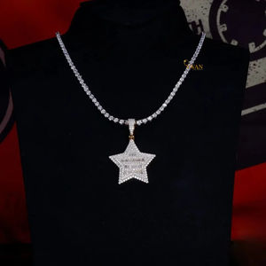 Colgante de Estrella de Plata de Ley 925 unisex con baguette cultivada en laboratorio y diamantes redondos de corte brillante para ocasiones de fiesta - Product Image 3