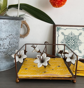 Porte-serviettes en métal fleur pour la cuisine à domicile, le restaurant et les services de restauration offrant utilité et élégance - Product Image 1