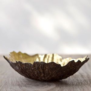 Bol de service en laiton design pour les événements festifs avec des détails artisanaux apportant facilement un style de luxe aux banquets - Product Image 3