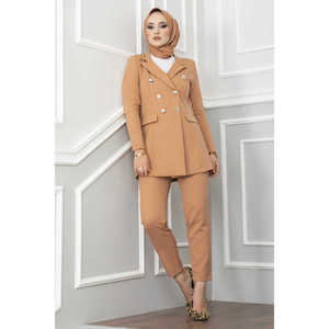 Conjunto de Hijab para Mujer de Oficina con Detalle de Cuello de Pañuelo en Color Camel Otoñal para la Temporada - Product Image 1