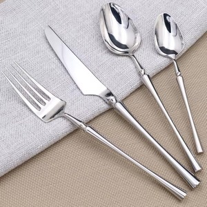 Ensemble de couverts en acier inoxydable finition argentée de qualité supérieure pour un usage quotidien à la maison, les dîners formels, les restaurants et les hôtels - Product Image 1