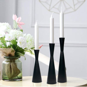 Candélabre décoratif moderne de luxe en aluminium fait main, personnalisable, à 3 branches, pour bougies coniques et pilier, avec impression typographique - Product Image 6