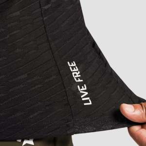 T-shirt Performance Rise avec étiquette personnalisée, noir uni, vêtement tricoté pour l'exercice, impression de logos - Product Image 6