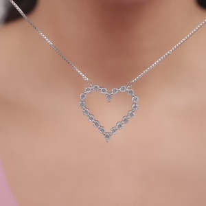 Magnifique collier pour femme en argent avec pendentif cœur, cadeau classique au design élégant et raffiné - Product Image 5
