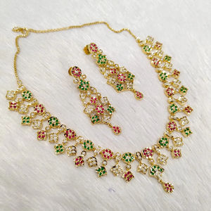 Ensemble de boucles d'oreilles collier AD en laiton pour femmes Combo de bijoux étincelants idéal pour les mariages, les festivals et les cadeaux - Product Image 1