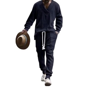 Conjunto jacquard elegante para hombre, tela suave, ajuste elástico, perfecto para relajarse o para ocasiones informales, disponible en una variedad de colores. - Product Image 2