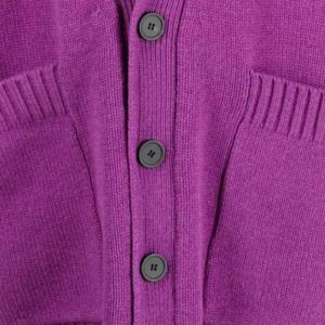 Cárdigan con cuello en V de lana acrílica púrpura de alta calidad, suéter cálido con estilo para mujer, patrón bordado, longitud larga, logotipo en la parte delantera y trasera - Product Image 3