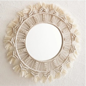 Soporte colgante de espejo de macramé hecho a mano elegante colgador de pared tejido de algodón decorativo para decoración del hogar bohemio acento - Product Image 3