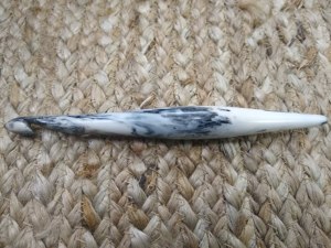 Ganchos de Crochet Simples de Madera Marmoleada con Mango Ergonómico, Diseño Portátil, Acabado Liso y Ligero para Hilos y Tejido - Product Image 3