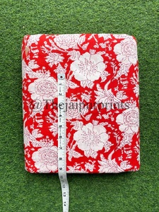 ผ้าฝ้ายพิมพ์ลายดอกไม้แบบแฮนด์บล็อกจากอินเดีย ขายส่งจำนวนมาก เหมาะสำหรับตัดเย็บเสื้อผ้าเด็กผู้หญิงและทำกระเป๋า - Product Image 3