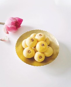 Plato de latón tradicional hecho a mano, bandeja de forma redonda martillada para decoración del hogar, hotel, restaurante, bar, utensilios de cocina, decoración de mesa 2023 - Product Image 3