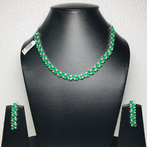 Elegante y Moderno Juego de Collar y Aretes de Plata de Ley 925 con Piedras Preciosas de Ónice Natural, Diseño Único para Bodas o Regalos - Product Image 3