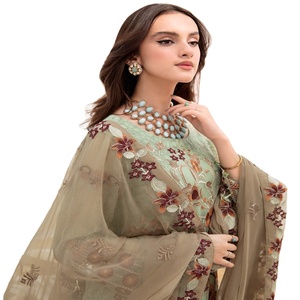 Vestido de gasa Panjabi de tres piezas Ramsha Vol para mujer, ropa de fiesta bordada de diseñadores paquistaníes - Product Image 1