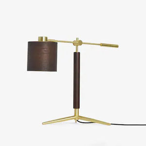 Lampe de table personnalisée en laiton avec abat-jour en perles de bois décoratives simples pour la maison, le bureau et les fournitures de décoration de Noël pour mariage - Product Image 1