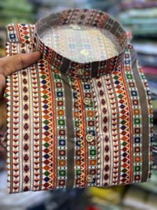 Kurta en coton léger et élégant pour hommes, vêtements traditionnels de tous les jours confortables avec impression dessinée à la main pour adultes - Product Image 5