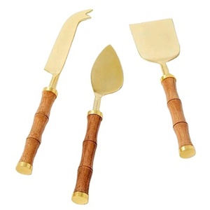 Juego de cuchillos para queso de acero inoxidable de 3 mangos de madera perfectos para servir elegantes utensilios de cocina con estilo, cubiertos de Color dorado - Product Image 1