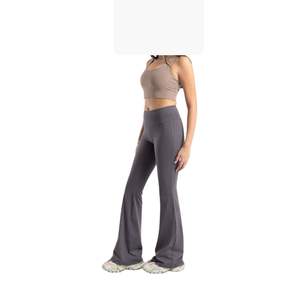 Leggings de yoga sans couture pour femmes en gros personnalisés, fessier galbé, taille basse, respirant, pantalon de sport pour la salle de sport et l'entraînement - Product Image 2