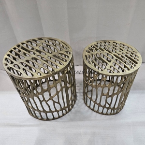 Mesas de centro modernas de metal dorado Diseño único de base abierta cilíndrica redonda y parte superior para una decoración interior versátil - Product Image 2