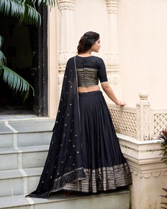 Dupatta Grace Beauty avec bordure Zari complexe et sequins, Lehenga Choli artisanal en viscose à séchage rapide et coupe ample - Product Image 4