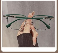 Gafas Minimalistas Redondas de Metal con Marco Delgado y Diseño Anti Luz Azul