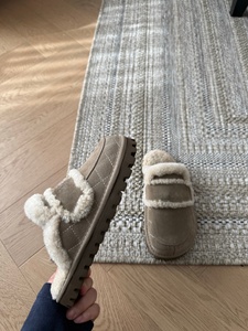 Chaussons d'hiver personnalisés de créateur, fabriqués avec des matériaux de haute qualité, chauds, à semelle épaisse, antidérapants, en fourrure pour femmes - Product Image 3