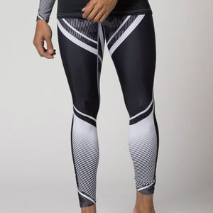 Pantalones de Yoga transpirables de secado rápido con logotipo personalizado superventas fábrica al por mayor mallas deportivas suaves con logotipo en la cintura para mujer - Product Image 5