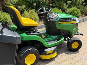 Cortacésped autopropulsado John Deere X135R de 2 tiempos y 196 cc, totalmente funcional para uso agrícola - Product Image 6