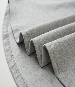 Sudadera con Capucha Ligera de Alta Calidad para Hombre, Manga Larga, Cierre con Cordón, Corte Curvo, Ajuste Clásico - Product Image 3