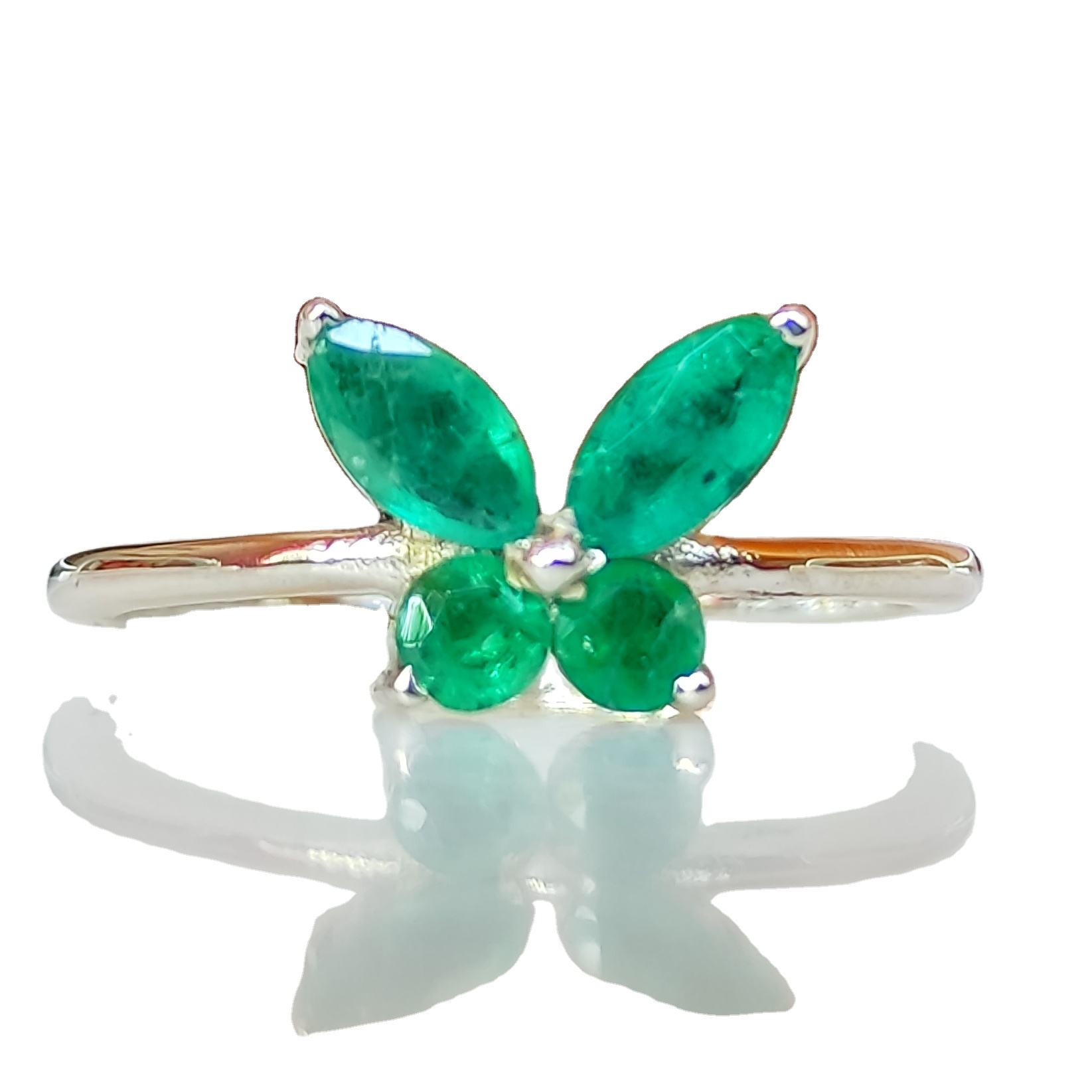 สีเขียว