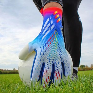 Venta superior Guantes de portero de fútbol de entrenamiento profesional Goma antideslizante con protección para los dedos Guantes de fútbol de portero - Product Image 6