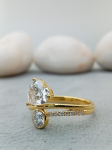 Joyería fina 10K Oro amarillo sólido Corazón y piedra redonda Anillo de compromiso de diamantes 2,5 CT Anillo de boda de moissanita blanca - Product Image 2