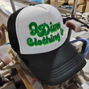 OEM ODM หมวกแก๊ปทรูคเกอร์โฟมแบบสั่งทำหมวกปัก3D 5แผงหมวกด้านหลังน้ำหนักเบาตาข่ายปีกโค้งสำหรับกีฬากลางแจ้งขายสินค้า - Product Image 3