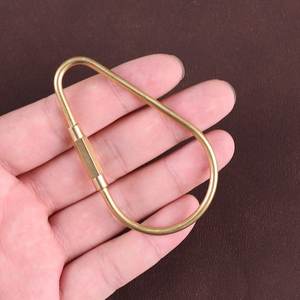 Porte-clés ovale en métal doré de qualité supérieure avec mousqueton à ressort pour clés et sacs - Product Image 1