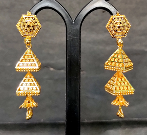 Boucles d'oreilles de qualité authentique serties de boucles d'oreilles Jhumka en plaqué or 22CT de conception traditionnelle pour les femmes. - Product Image 3