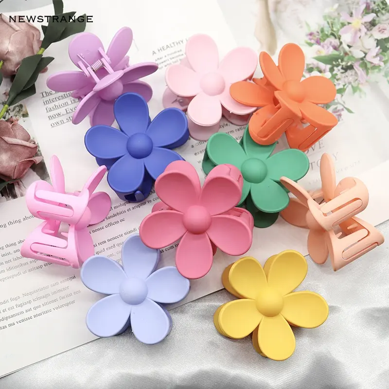 2022 New Fashion Hair Clips Girl Hair Accessories Colorful New Winter Big Large Size Plastic Flower Hair Claw Clips For Women