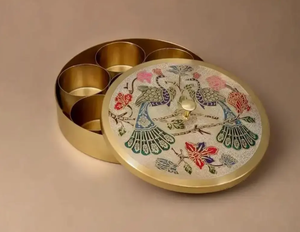 Boîte à épices en laiton de qualité indienne de luxe avec couvercle 7 conteneurs indispensables pour organiser et cuisiner - Product Image 4