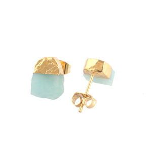 Boucles d'oreilles minimaliste en pierre de naissance, Amazonite brute naturelle, demi-or galvanisé, boucles d'oreilles Push Back, bijoux pour elle - Product Image 5