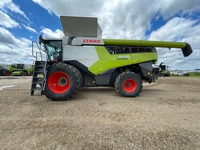 Moissonneuse-batteuse automatique d'occasion Claas LEXION 8700 pour la récolte du thé, du manioc et des olives