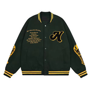 Veste universitaire de coupe athlétique pour homme avec aspect bicolore et intérieur confortable, parfaite pour le style campus ou le streetwear urbain - Product Image 1