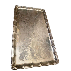 Plateau de service rectangulaire en métal à motif classique, design élégant, grand plat oblong pour les fêtes, les événements et la décoration intérieure, en vente - Product Image 5