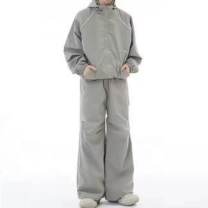 Trajes de sudor de gran tamaño con logotipo personalizado de alta calidad, traje de entrenamiento de nailon liso ligero, chándal cortavientos para hombres - Product Image 6