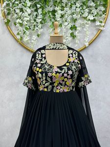 Ensemble de costume de créateur de couleur signature opulente en mousseline lourde de qualité supérieure avec doublure intérieure sans couture et vente en gros exquise - Product Image 5