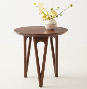 Pequeña mesa auxiliar de madera amigable con el espacio con acabado elegante y tonos naturales para complementar la decoración moderna o Boho - Product Image 2